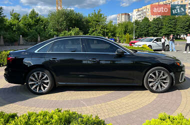 Седан Audi A4 2022 в 