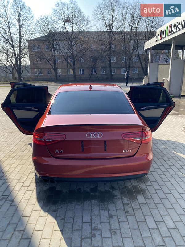 Седан Audi A4 2012 в Горохове
