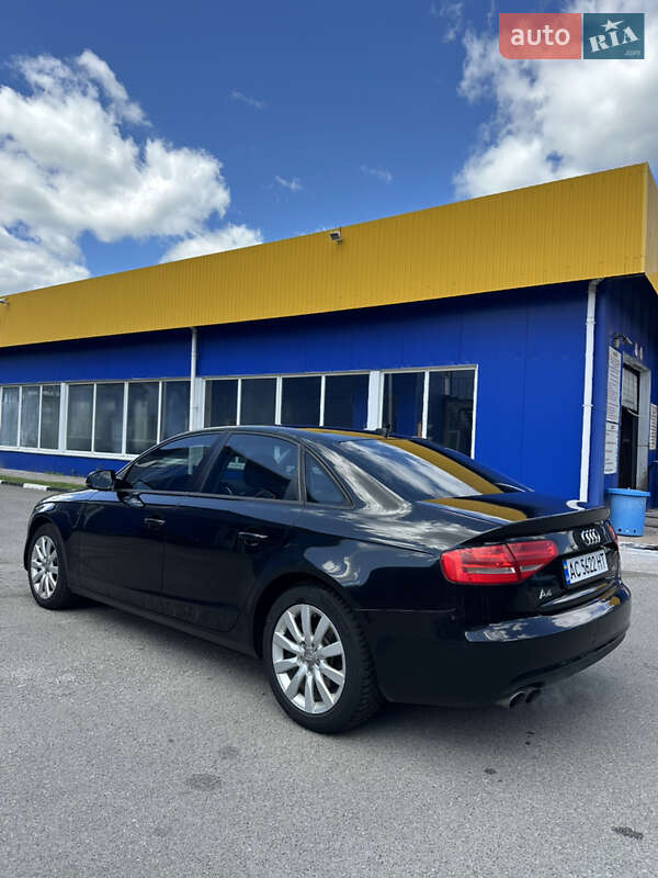 Седан Audi A4 2013 в Киеве
