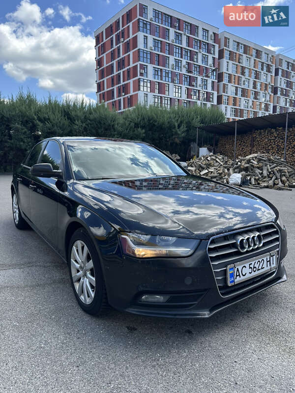Седан Audi A4 2013 в Киеве