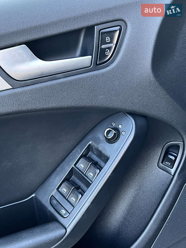 Седан Audi A4 2011 в Одессе