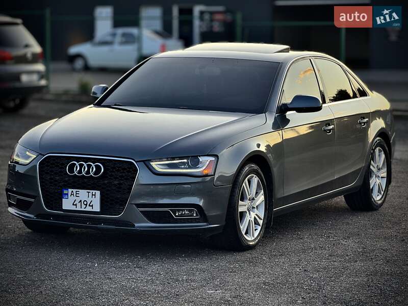 Седан Audi A4 2012 в 
