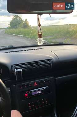 Седан Audi A4 1999 в 