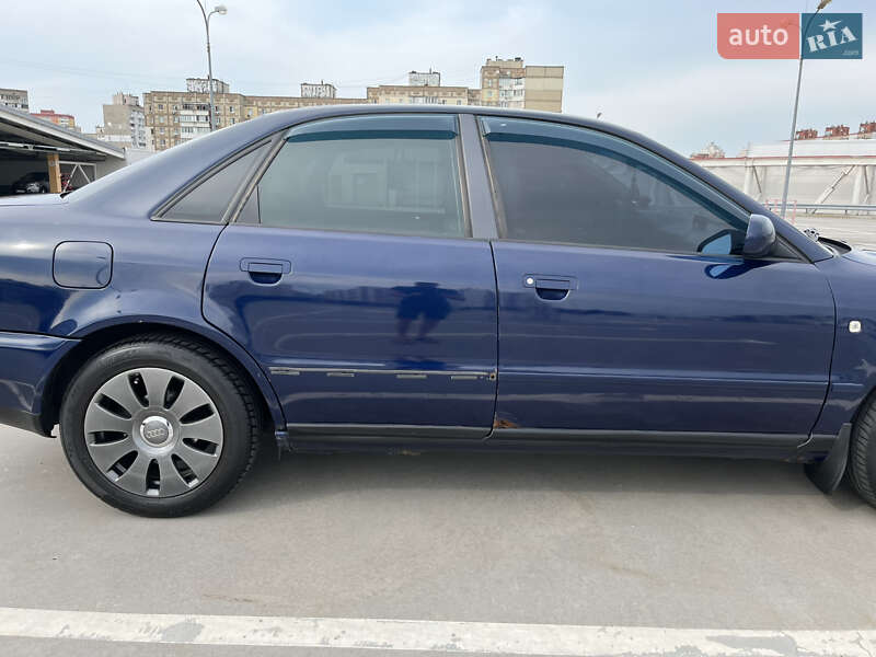 Седан Audi A4 1997 в Киеве