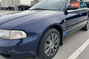 Седан Audi A4 1997 в 