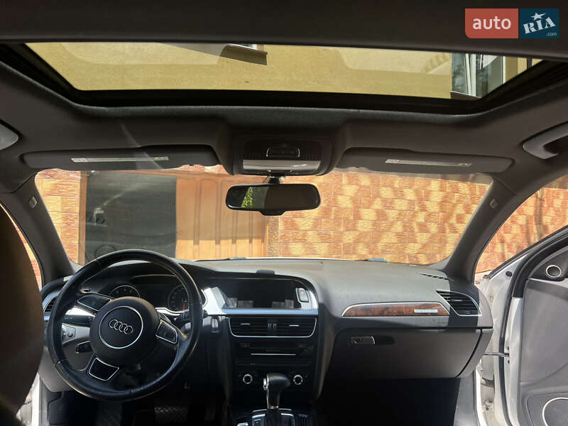 Седан Audi A4 2015 в Львове