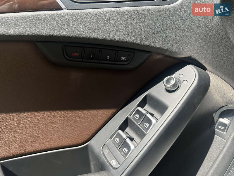Седан Audi A4 2015 в Львове