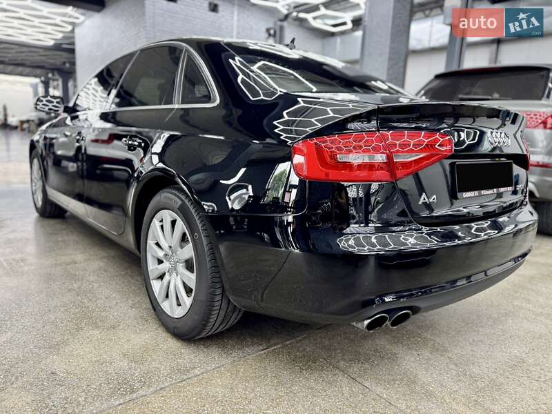 Седан Audi A4 2012 в Киеве