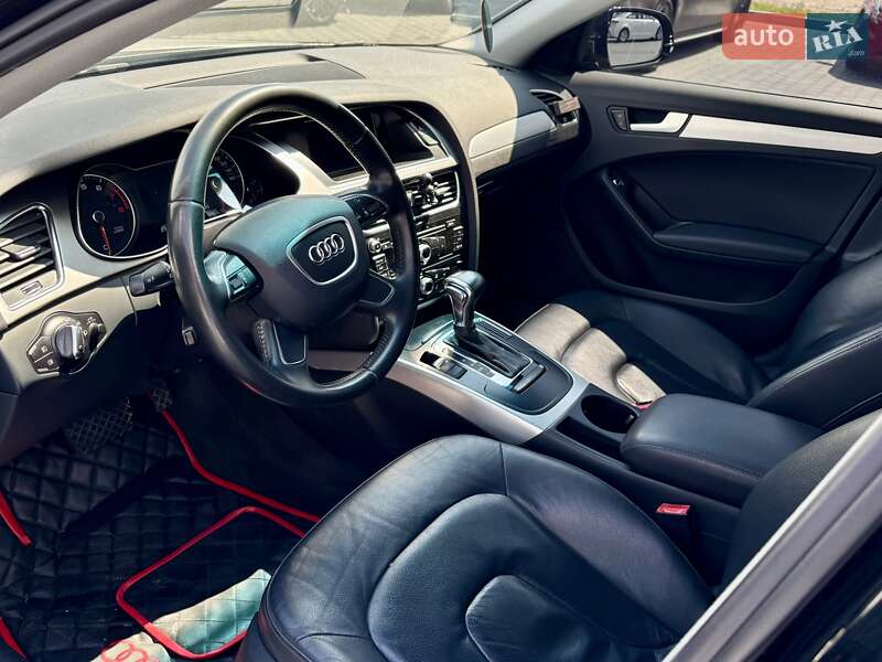 Седан Audi A4 2012 в Киеве