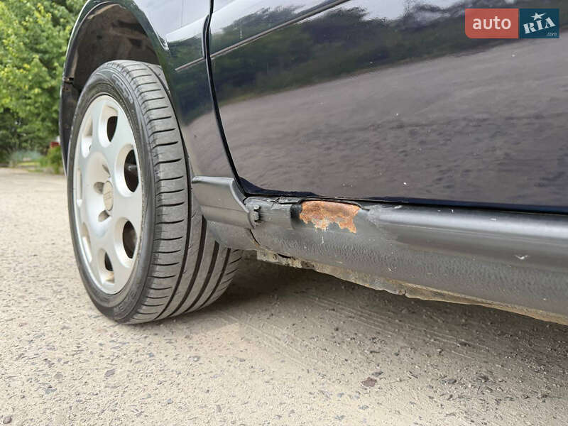 Универсал Audi A4 2000 в Вараше