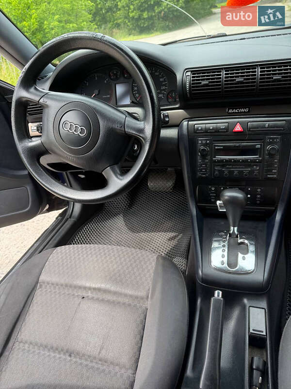 Универсал Audi A4 2000 в Вараше