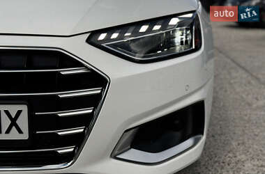 Седан Audi A4 2022 в 