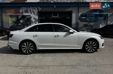 Седан Audi A4 2022 в 