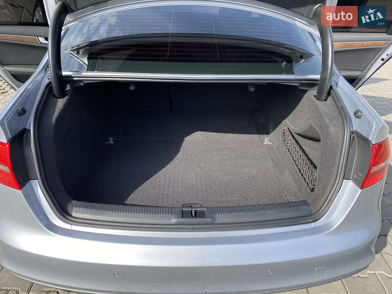 Седан Audi A4 2014 в Ивано-Франковске