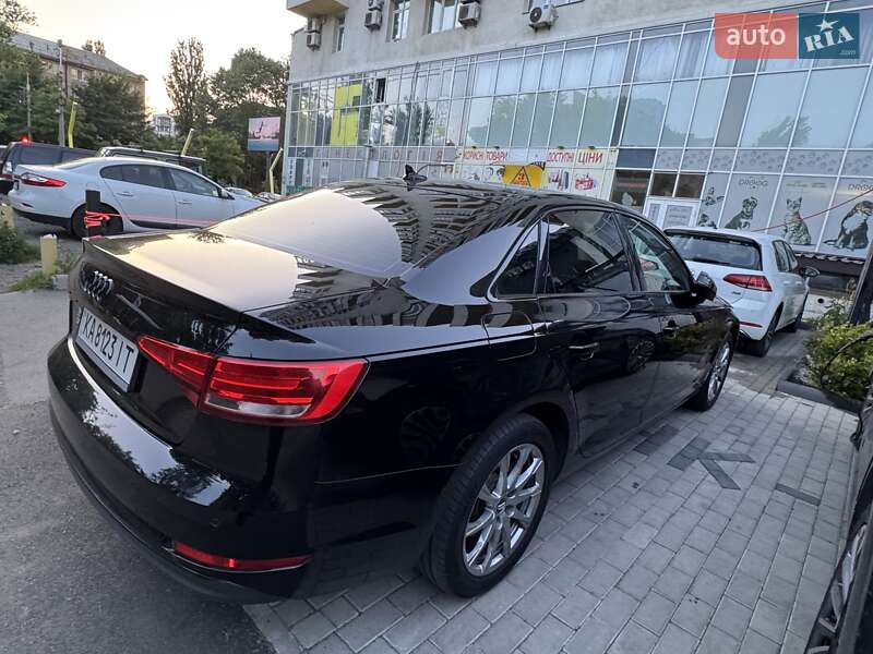 Седан Audi A4 2017 в Киеве