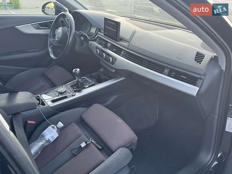 Седан Audi A4 2017 в Киеве