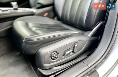 Седан Audi A4 2018 в 
