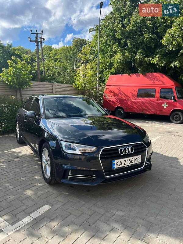 Седан Audi A4 2016 в Киеве