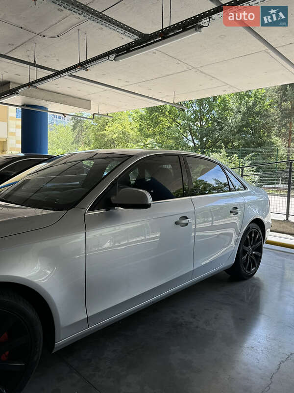 Седан Audi A4 2012 в Киеве