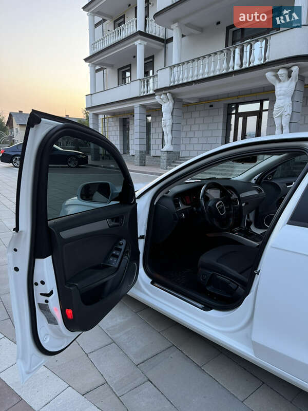 Седан Audi A4 2010 в Ивано-Франковске