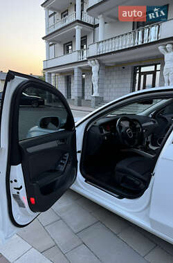 Седан Audi A4 2010 в 