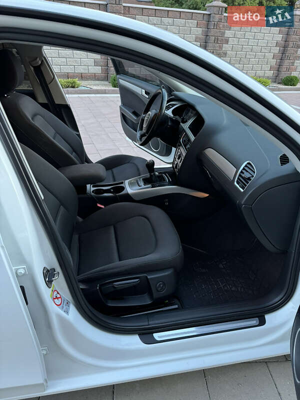Седан Audi A4 2010 в Ивано-Франковске