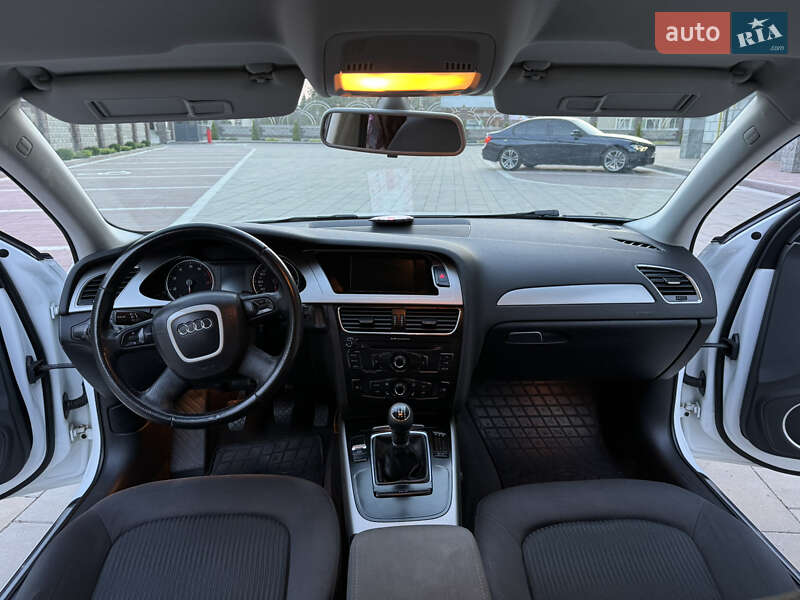 Седан Audi A4 2010 в Ивано-Франковске