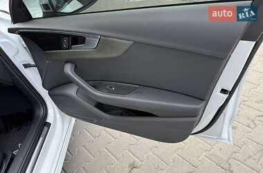 Седан Audi A4 2020 в 