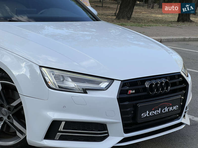 Седан Audi A4 2017 в Николаеве
