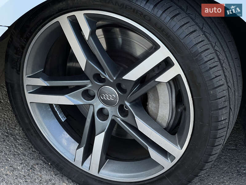 Седан Audi A4 2017 в Николаеве