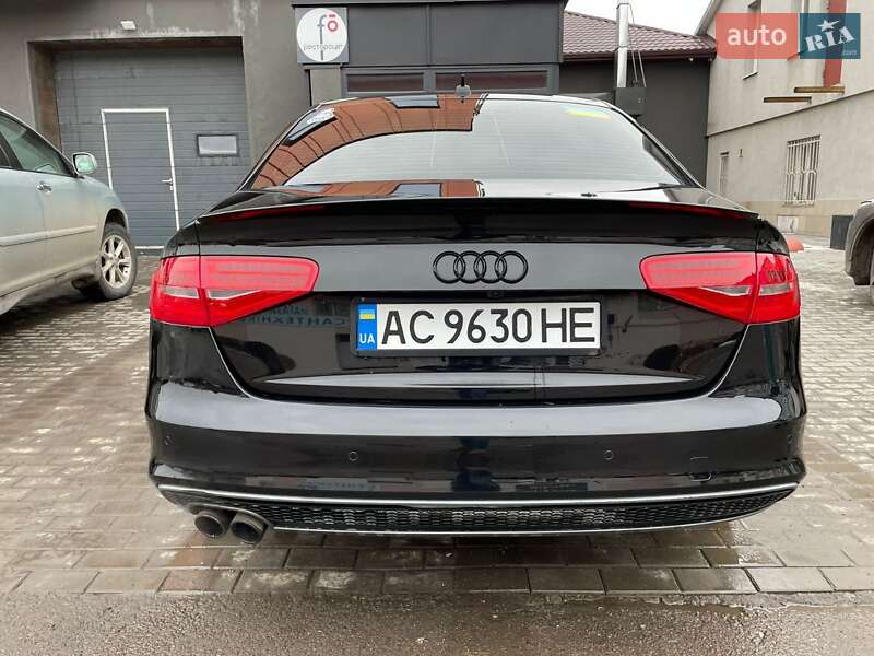 Седан Audi A4 2014 в Львове