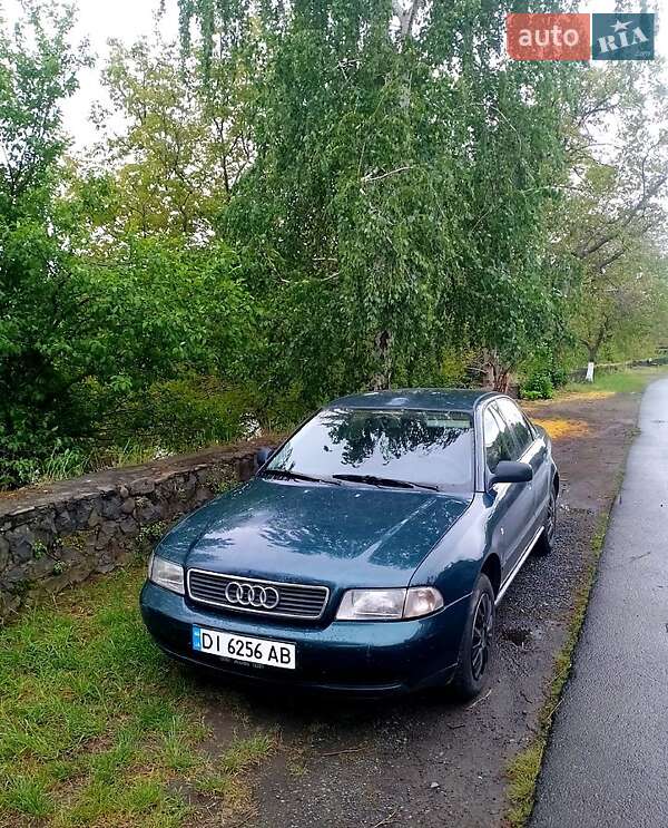 Седан Audi A4 1995 в Мукачево