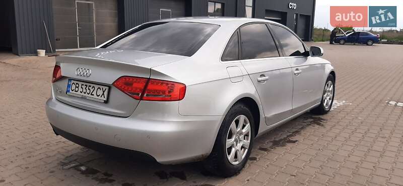 Седан Audi A4 2010 в Куликовке