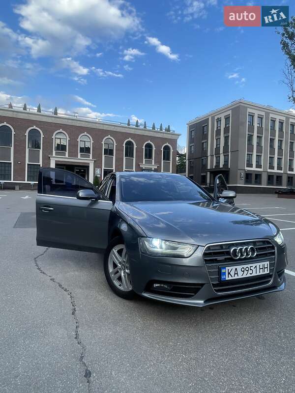 Седан Audi A4 2014 в 