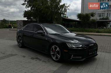 Седан Audi A4 2018 в 