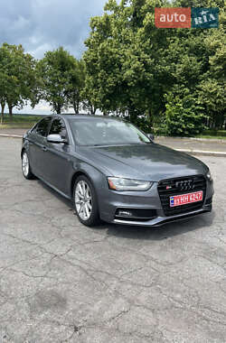 Седан Audi A4 2015 в 