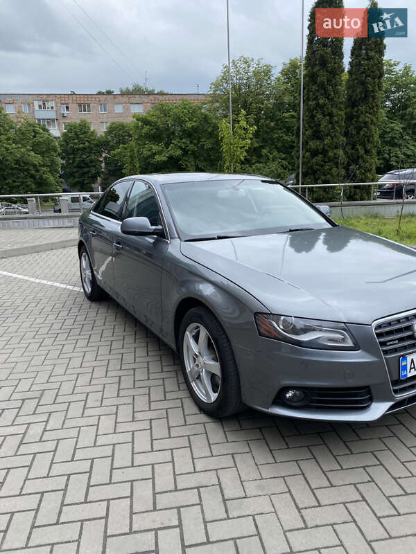 Седан Audi A4 2012 в Луцке