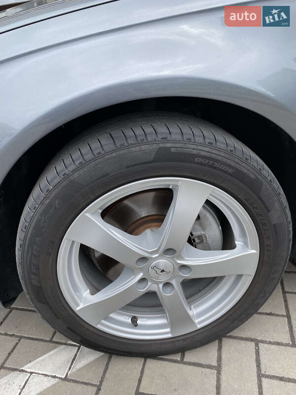 Седан Audi A4 2012 в Луцке