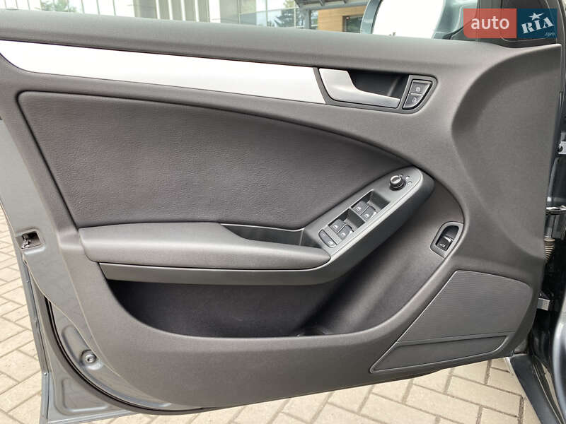 Седан Audi A4 2012 в Луцке