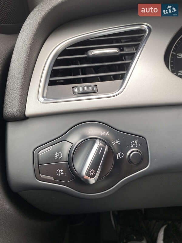 Седан Audi A4 2012 в Луцке