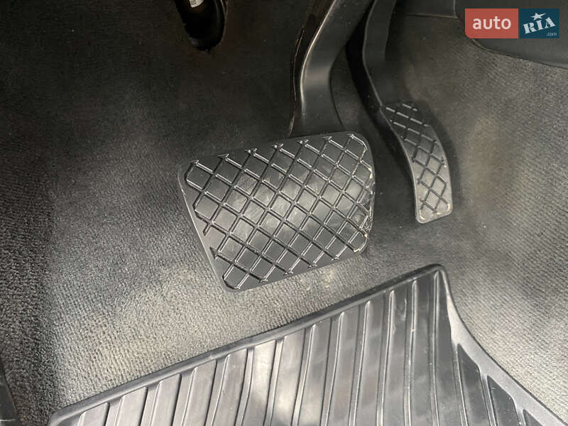 Седан Audi A4 2012 в Луцке