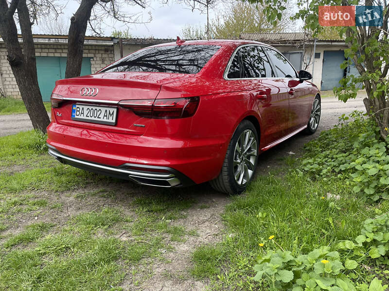 Седан Audi A4 2020 в Побужському