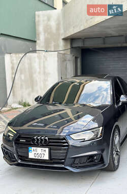 Седан Audi A4 2016 в 