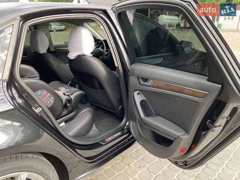 Седан Audi A4 2014 в Львове