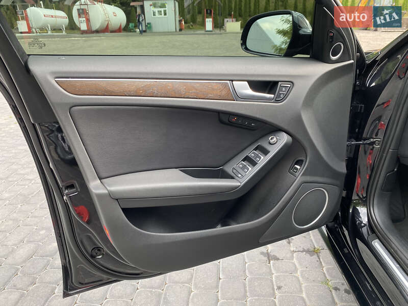 Седан Audi A4 2014 в Львове