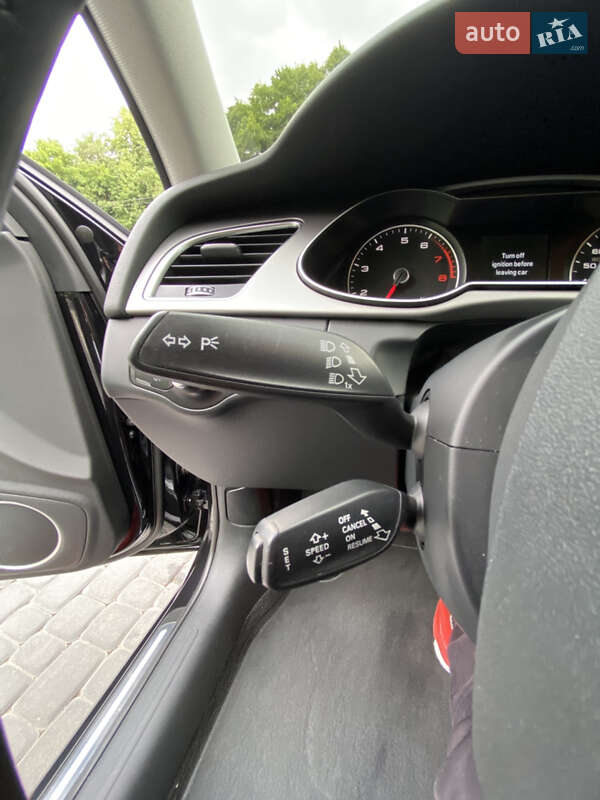 Седан Audi A4 2014 в Львове
