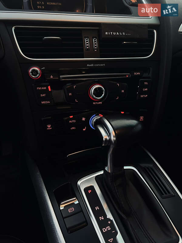 Седан Audi A4 2013 в Ужгороде