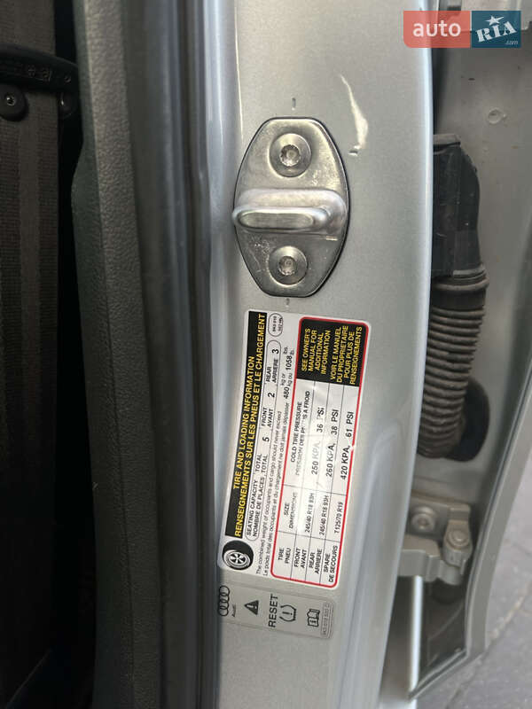 Седан Audi A4 2013 в Ужгороде