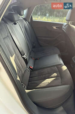 Седан Audi A4 2022 в 