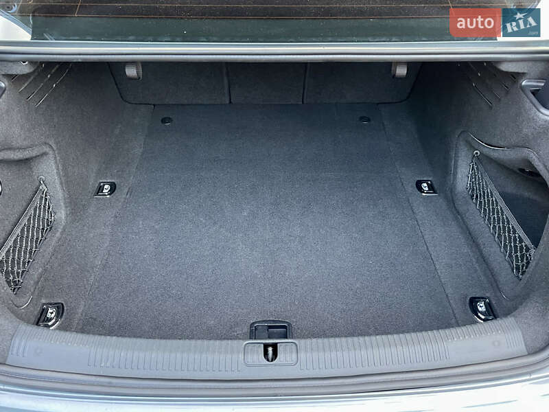 Седан Audi A4 2016 в Харькове